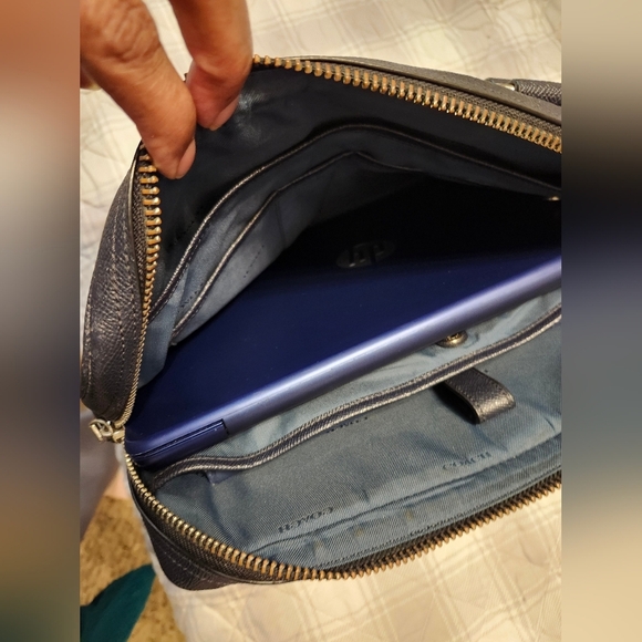 COACH Leather Navy Kennedy Briefcase Used Conditiom. No shoulder strap,corners - Picture 9 of 11